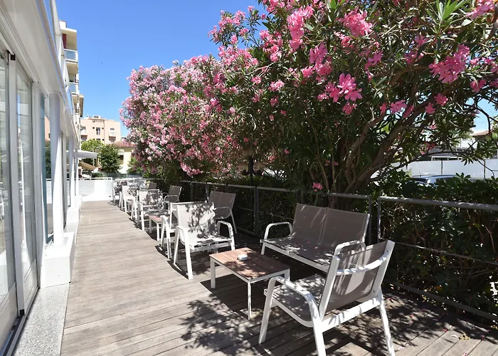 Felix 3* רימיני